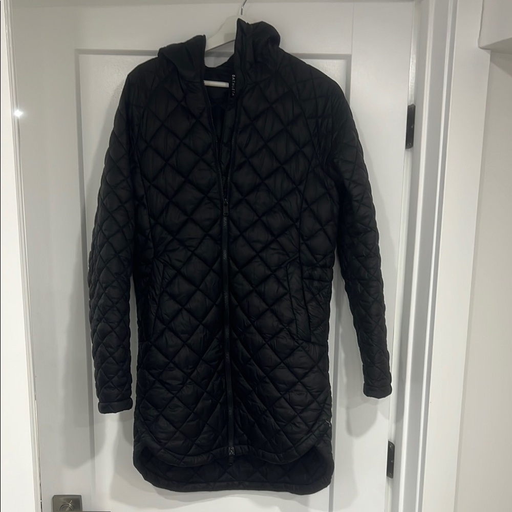 Athleta Women’s Black Puffer Jacket with Quilted Design
